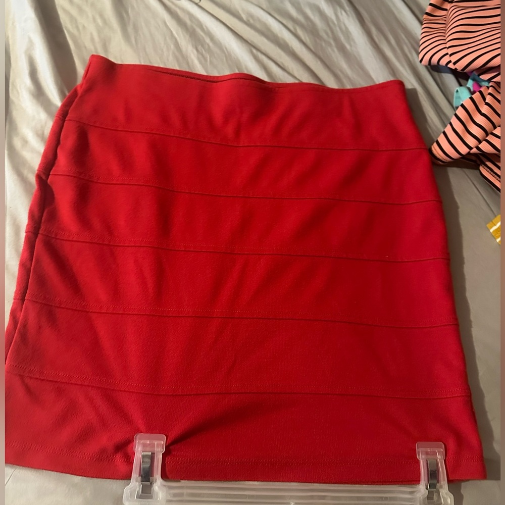 1X forever 21 red skirt, has stretch, 18 inches, elastic in waistband